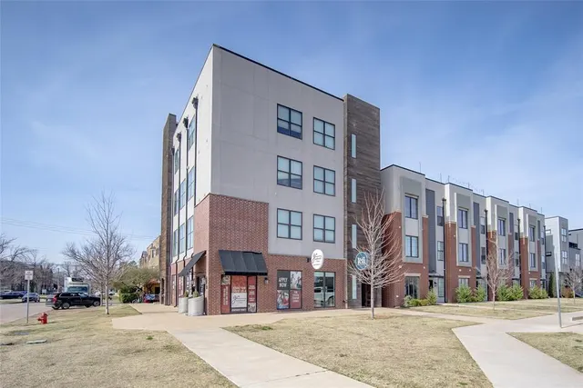 Photo 2 — 101 W Apache Street A, Norman, OK 73069