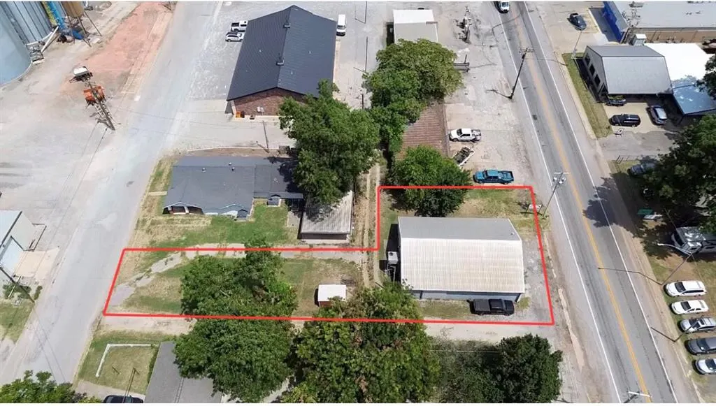 Front exterior — 412 6th Street, Maysville, OK 73057