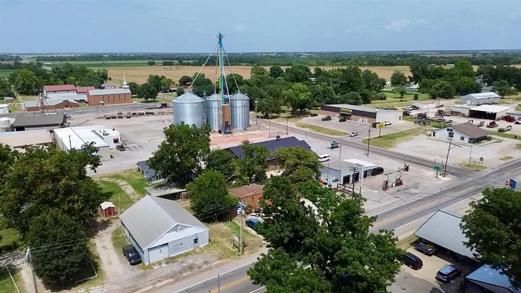 Photo 6 — 412 6th Street, Maysville, OK 73057