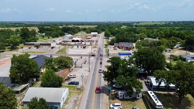 Photo 8 — 412 6th Street, Maysville, OK 73057