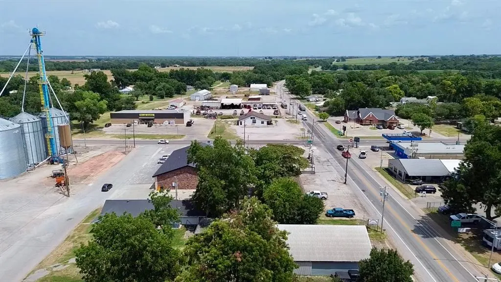 Photo 9 — 412 6th Street, Maysville, OK 73057