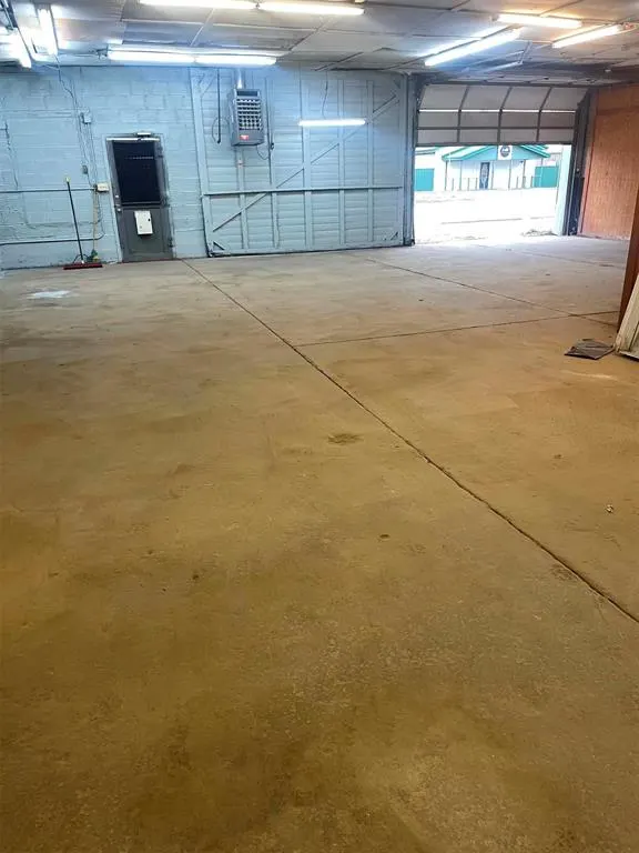 Photo 11 — 412 6th Street, Maysville, OK 73057