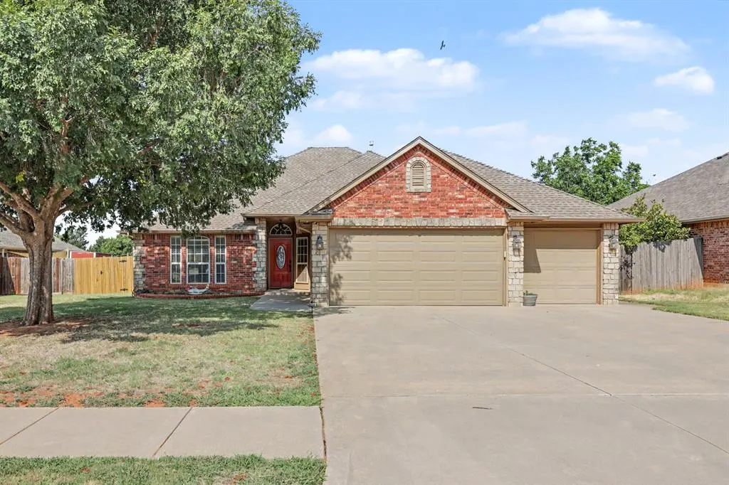 Front exterior — 1125 S Oakey Drive, Mustang, OK 73064