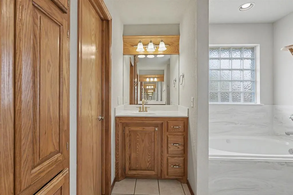Photo 13 — 1125 S Oakey Drive, Mustang, OK 73064