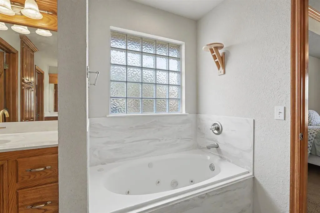 Photo 15 — 1125 S Oakey Drive, Mustang, OK 73064