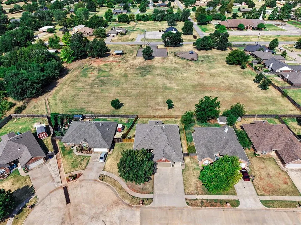 Photo 24 — 1125 S Oakey Drive, Mustang, OK 73064