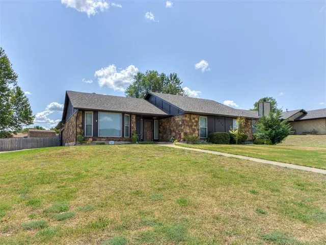 Photo 2 — 9724 Kent Drive, Midwest City, OK 73130