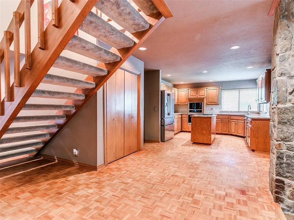 Photo 4 — 12113 Old Farm Circle, Oklahoma City, OK 73120