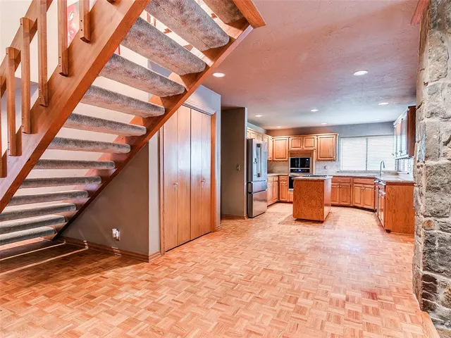 Photo 4 — 12113 Old Farm Circle, Oklahoma City, OK 73120