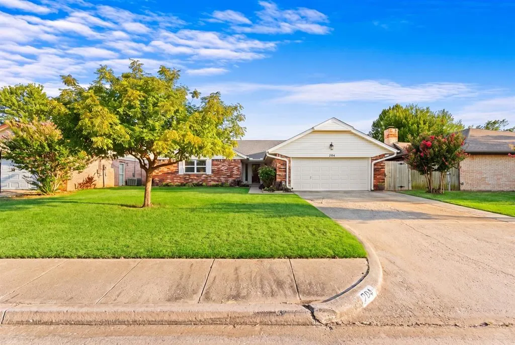 Photo 8 — 704 Mabel C Fry Boulevard, Yukon, OK 73099