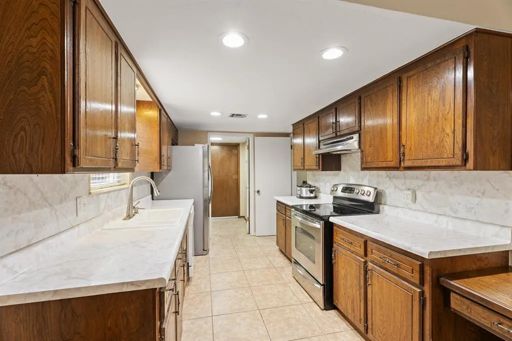 Photo 21 — 704 Mabel C Fry Boulevard, Yukon, OK 73099
