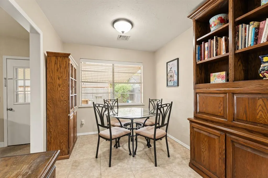 Photo 23 — 704 Mabel C Fry Boulevard, Yukon, OK 73099