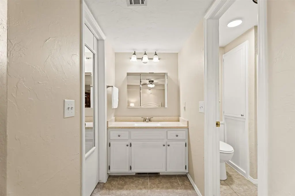 Photo 27 — 704 Mabel C Fry Boulevard, Yukon, OK 73099