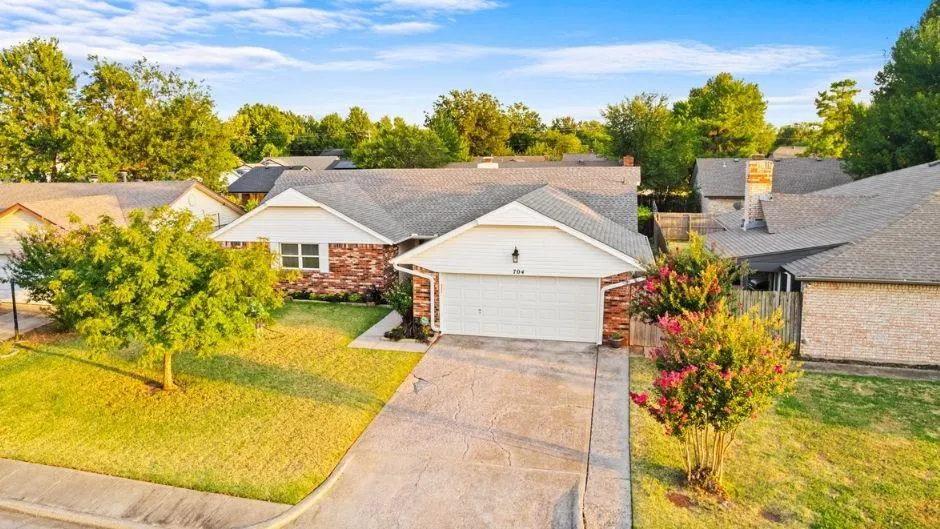 Photo 43 — 704 Mabel C Fry Boulevard, Yukon, OK 73099