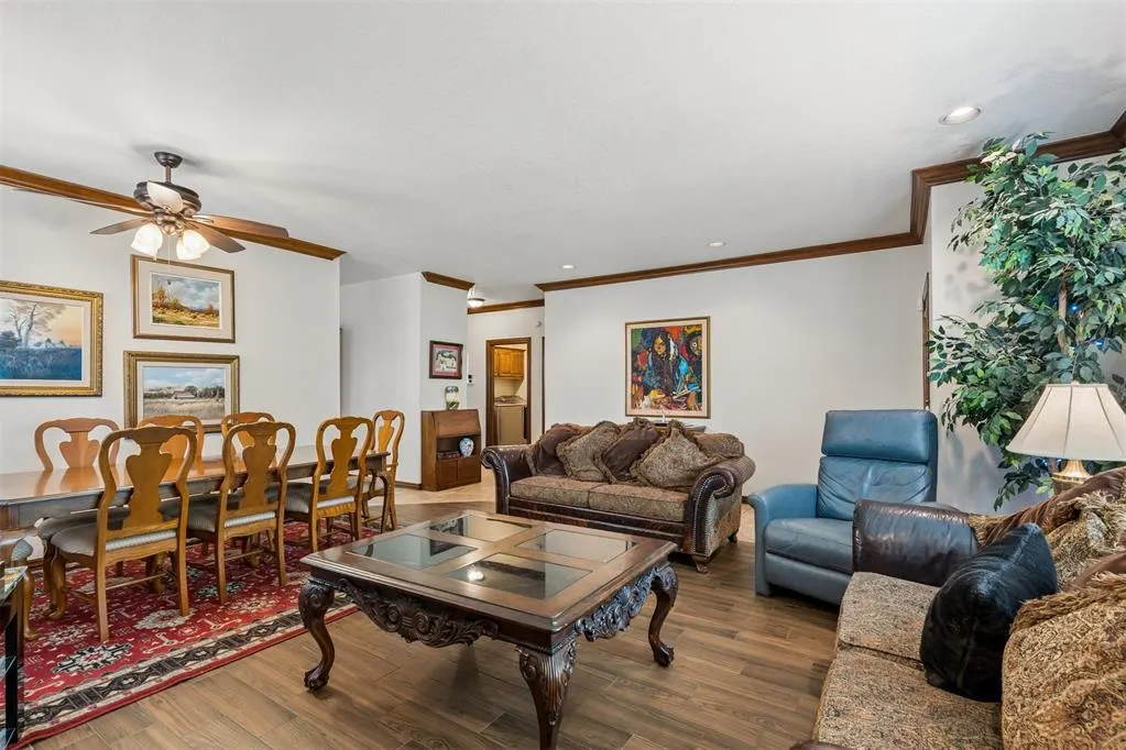 Photo 6 — 900 Carfax Road, Edmond, OK 73034
