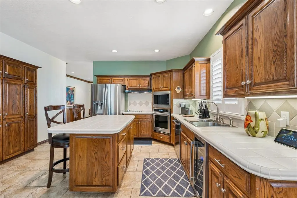Photo 8 — 900 Carfax Road, Edmond, OK 73034