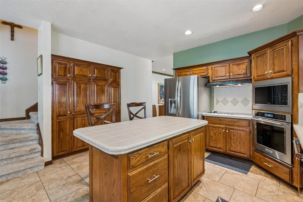 Photo 9 — 900 Carfax Road, Edmond, OK 73034