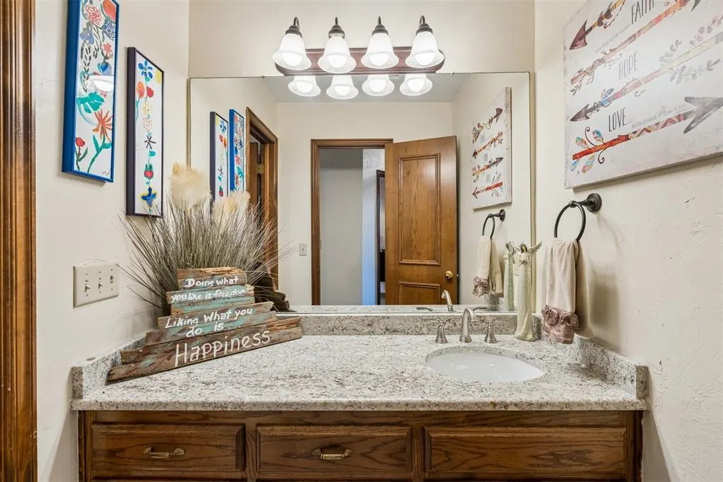 Photo 19 — 900 Carfax Road, Edmond, OK 73034