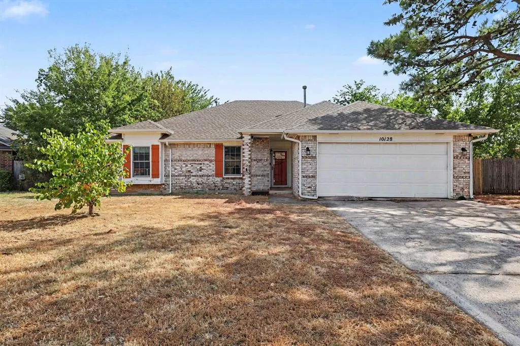 Front exterior — 10128 Hollyhead Way, Yukon, OK 73099