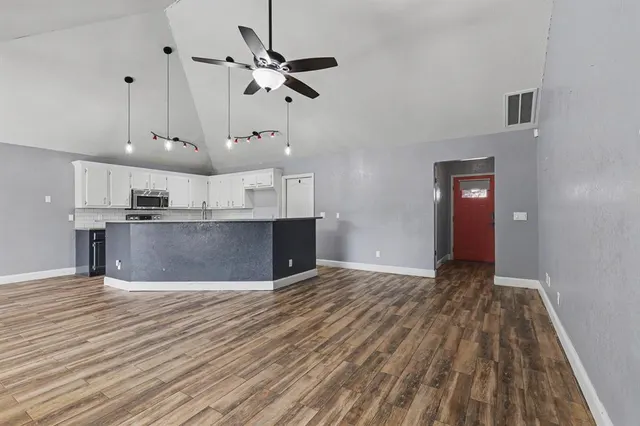 Photo 6 — 10128 Hollyhead Way, Yukon, OK 73099