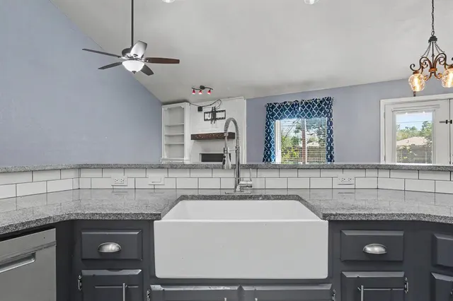 Photo 8 — 10128 Hollyhead Way, Yukon, OK 73099