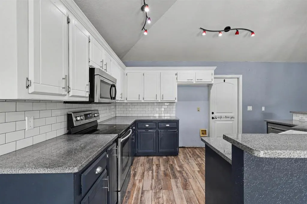 Photo 10 — 10128 Hollyhead Way, Yukon, OK 73099