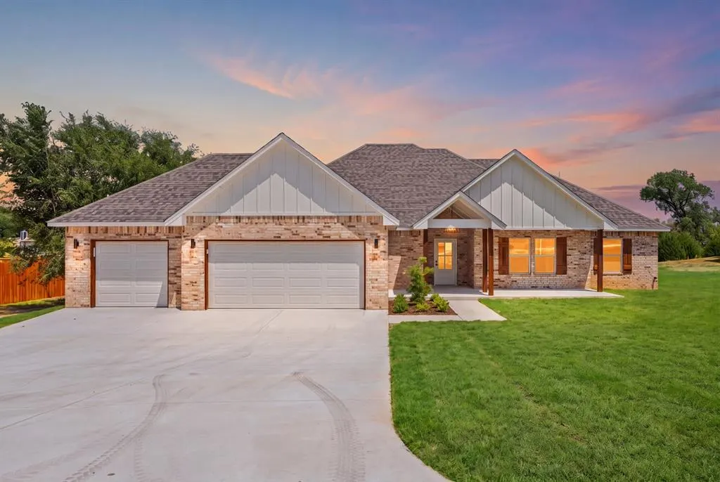 Front exterior — 11420 White Tail Ridge, Guthrie, OK 73044