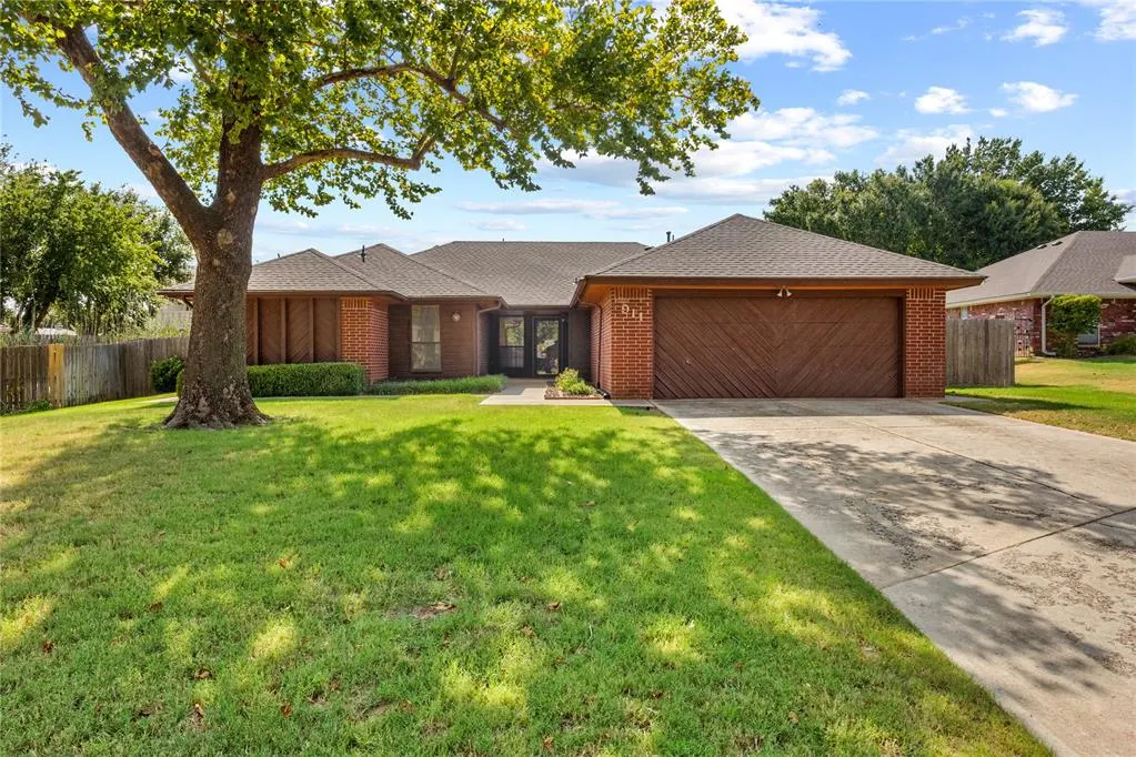 Front exterior — 911 Claremont Street, Weatherford, OK 73096