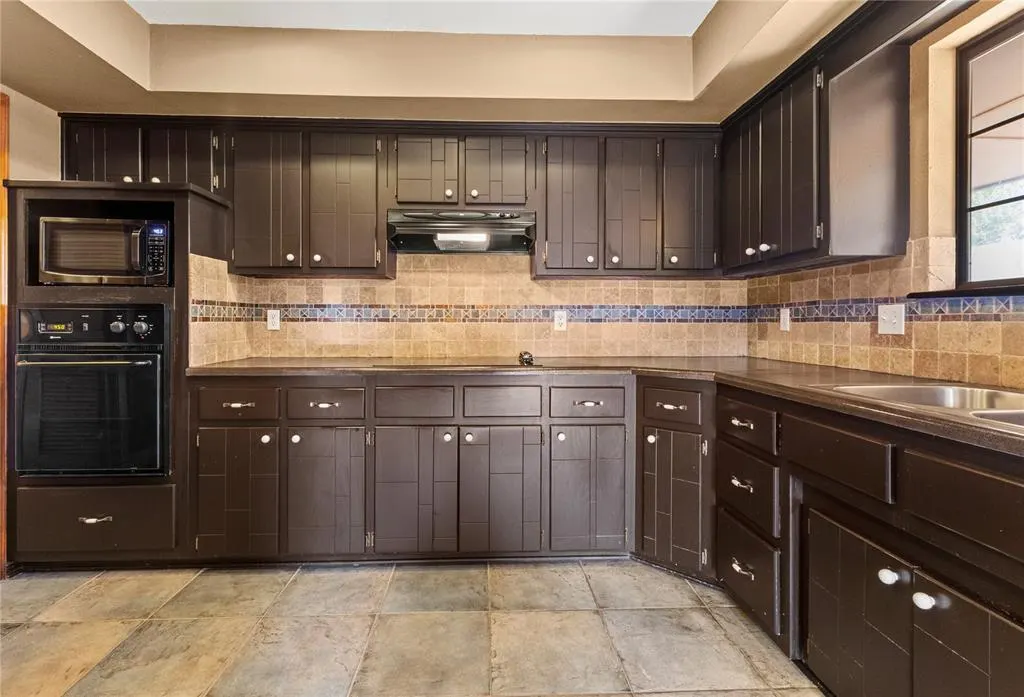 Photo 6 — 911 Claremont Street, Weatherford, OK 73096