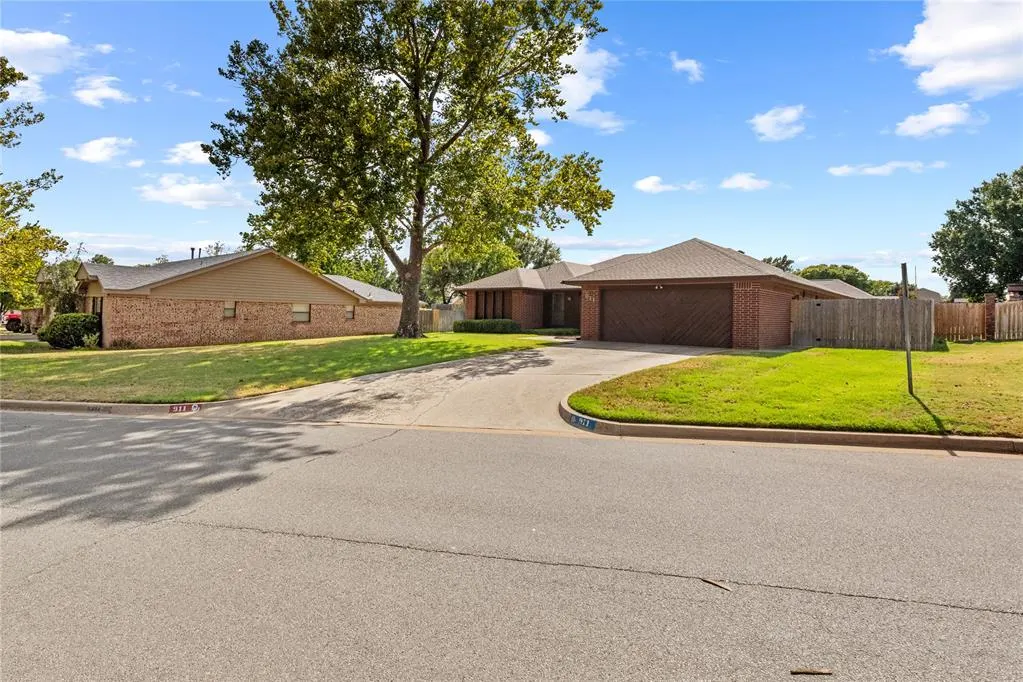 Photo 32 — 911 Claremont Street, Weatherford, OK 73096