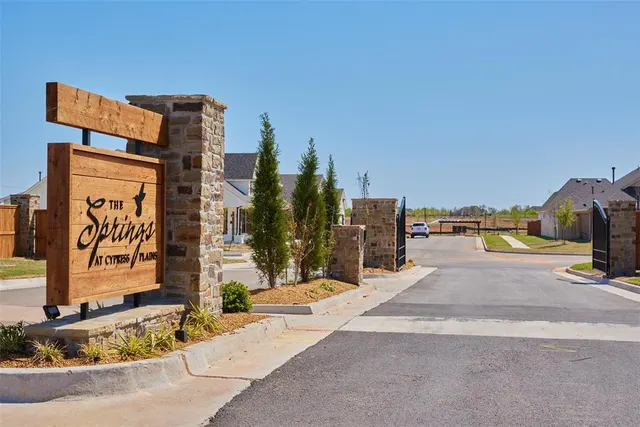 Photo 2 — 16213 Blackberry Farm Road, Oklahoma City, OK 73013