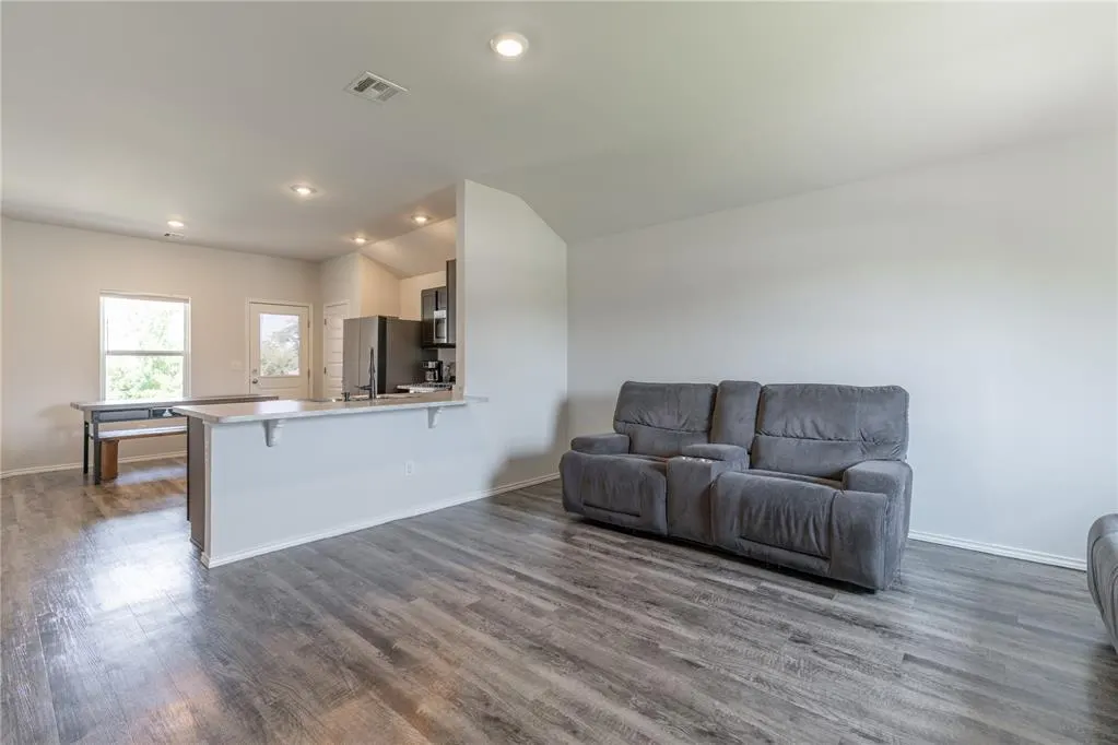 Photo 4 — 1400 Land Run Way, El Reno, OK 73036
