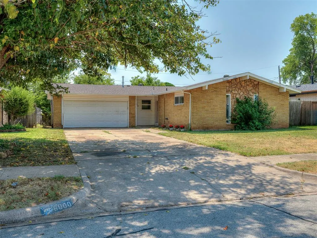 Photo 2 — 8900 S Hillcrest Drive, Oklahoma City, OK 73159