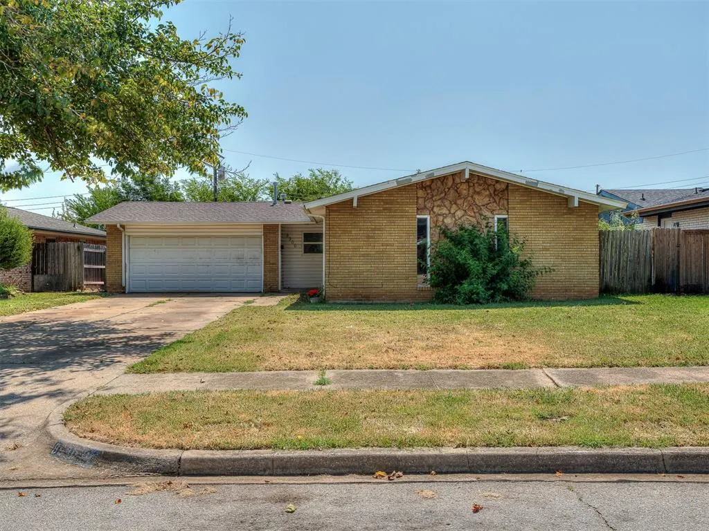 Photo 3 — 8900 S Hillcrest Drive, Oklahoma City, OK 73159