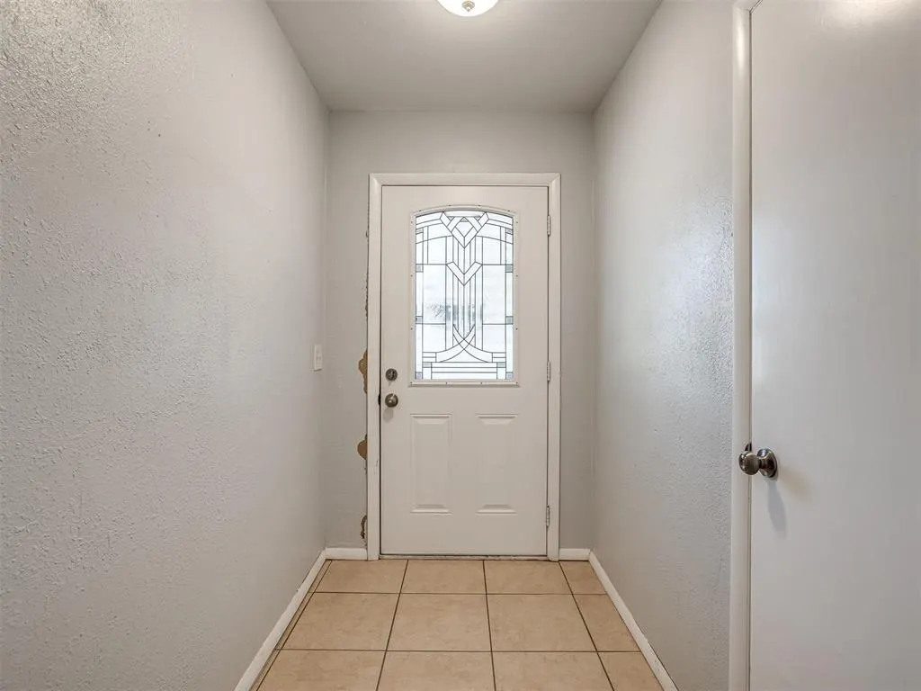 Photo 5 — 8900 S Hillcrest Drive, Oklahoma City, OK 73159