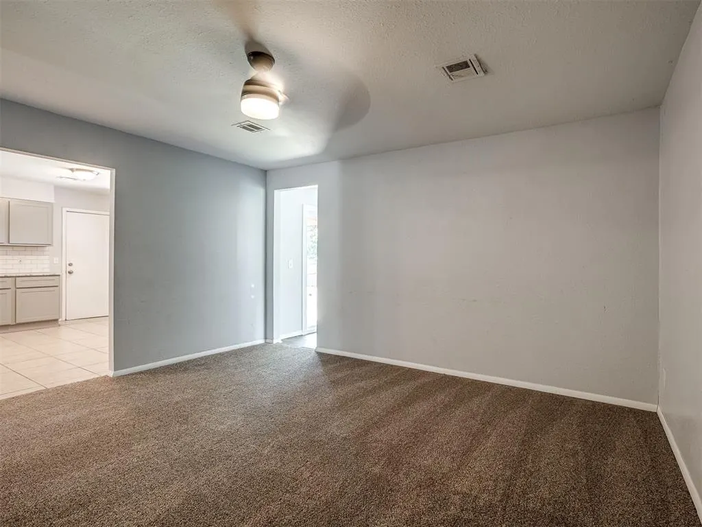 Photo 7 — 8900 S Hillcrest Drive, Oklahoma City, OK 73159