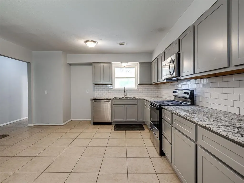 Photo 10 — 8900 S Hillcrest Drive, Oklahoma City, OK 73159