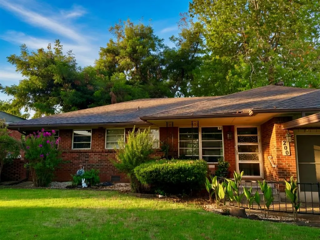 Front exterior — 200 Leonard Lane, Oklahoma City, OK 73110