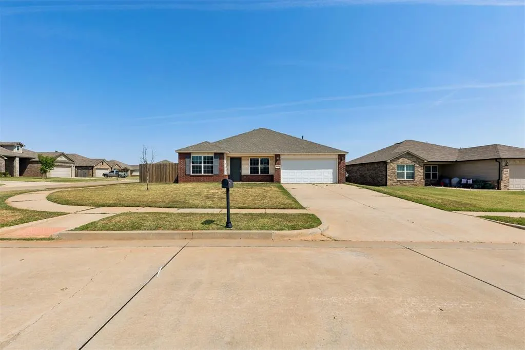 Front exterior — 2033 W Autumn Way, Mustang, OK 73064