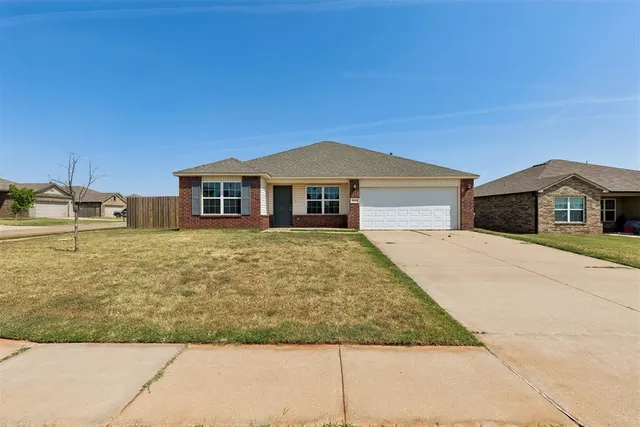 Photo 3 — 2033 W Autumn Way, Mustang, OK 73064