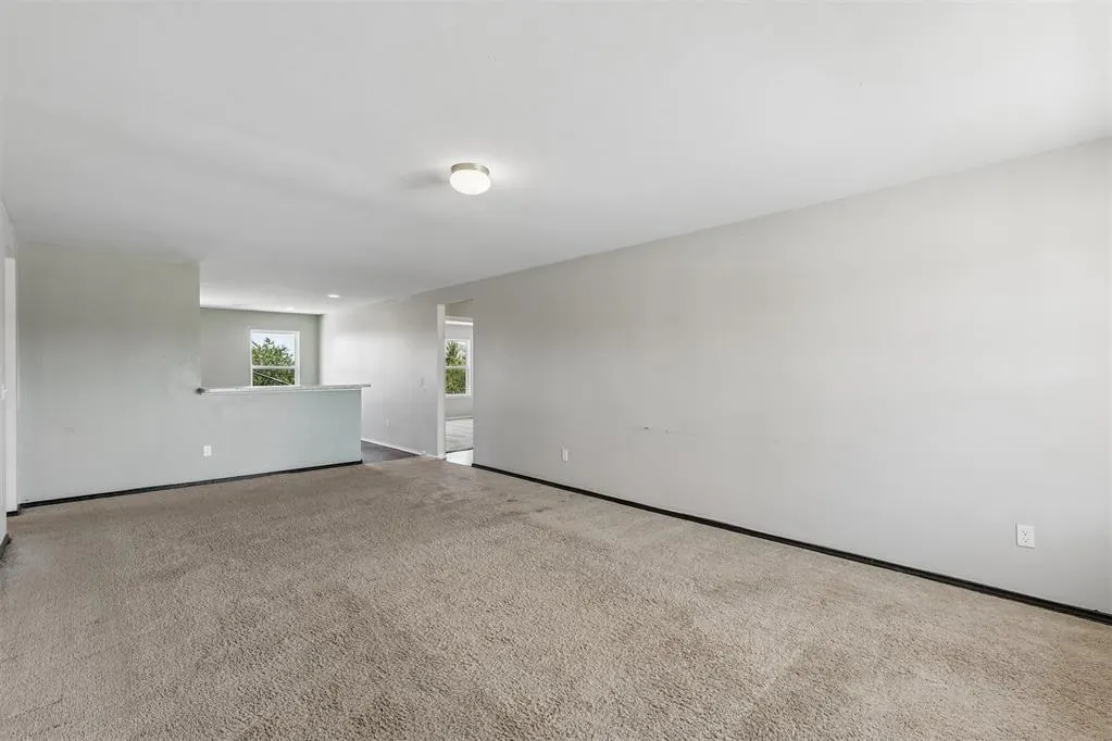 Photo 7 — 2033 W Autumn Way, Mustang, OK 73064