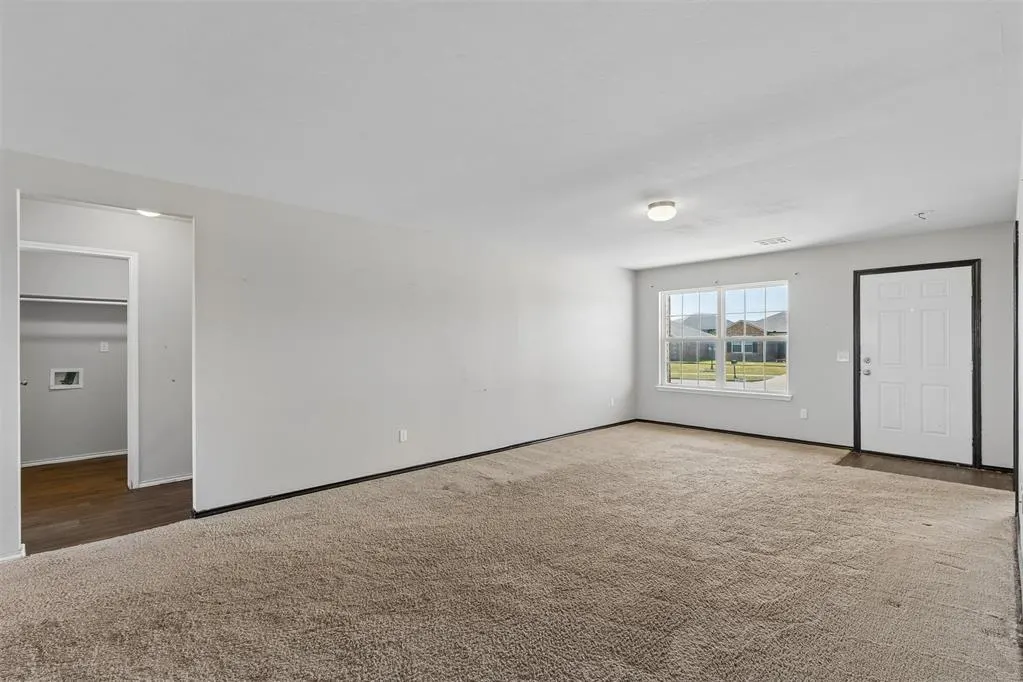 Photo 8 — 2033 W Autumn Way, Mustang, OK 73064