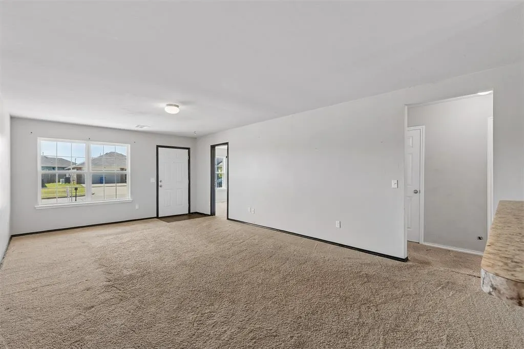 Photo 9 — 2033 W Autumn Way, Mustang, OK 73064