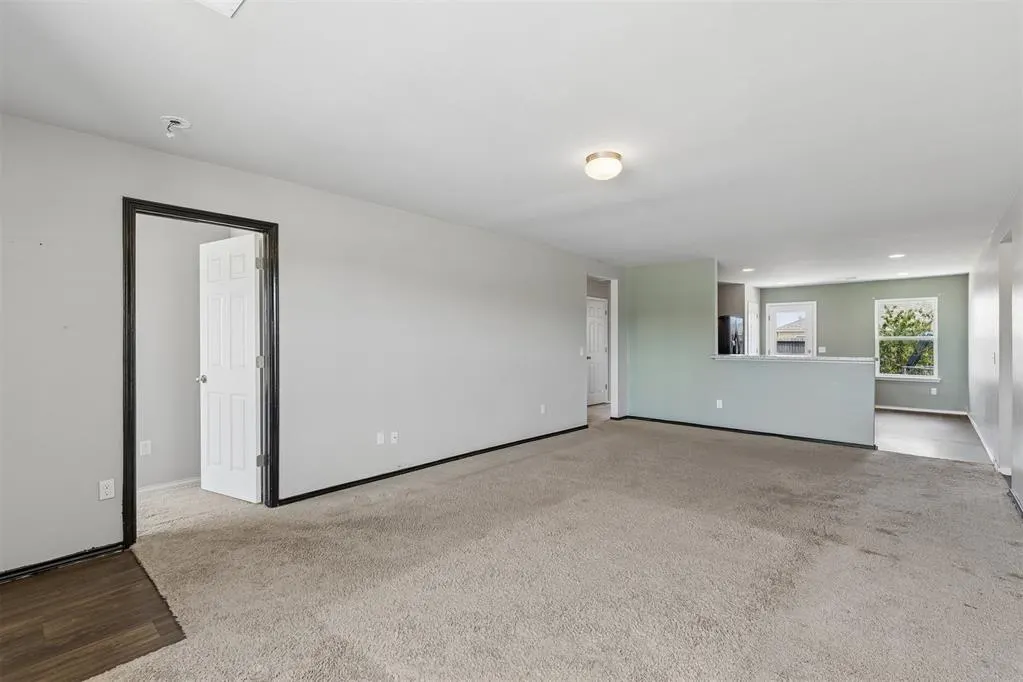 Photo 10 — 2033 W Autumn Way, Mustang, OK 73064