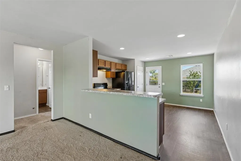 Photo 11 — 2033 W Autumn Way, Mustang, OK 73064
