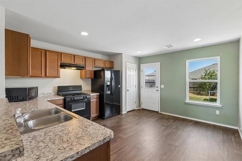 Photo 12 — 2033 W Autumn Way, Mustang, OK 73064