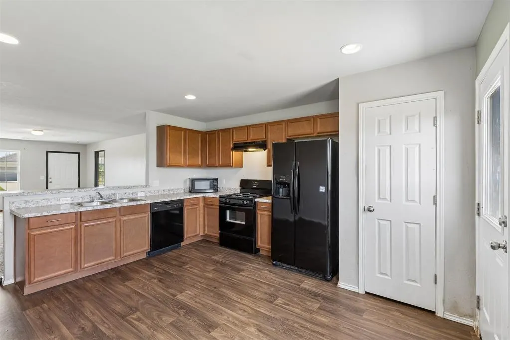 Photo 13 — 2033 W Autumn Way, Mustang, OK 73064