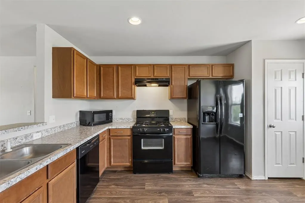 Photo 14 — 2033 W Autumn Way, Mustang, OK 73064