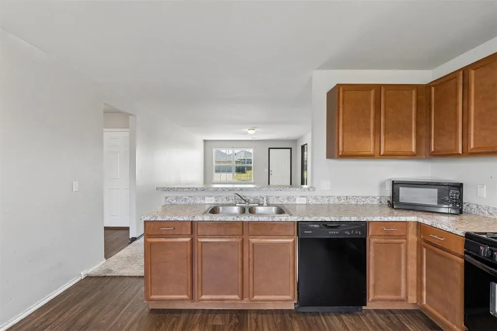 Photo 15 — 2033 W Autumn Way, Mustang, OK 73064