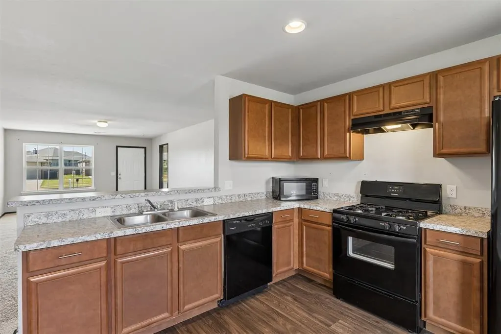 Photo 16 — 2033 W Autumn Way, Mustang, OK 73064